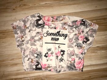 T shirt court croc top