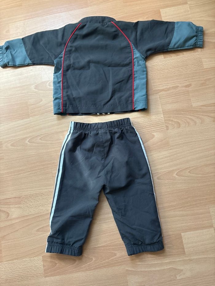 Bel ensemble survêtement jogging Adidas T. 18 mois garçon TBE - photo numéro 8
