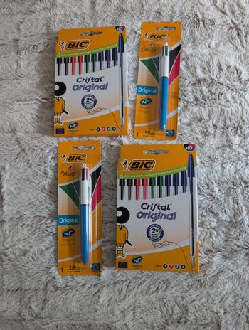 Lot de stylos bic. Neuf