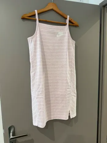 Robe nike