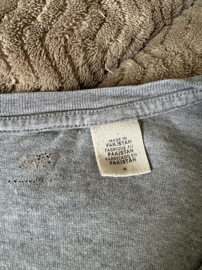 Tee-shirts Lévis taille m en bon état - photo numéro 3