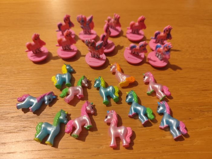 Lot petits jouets licornes poneys chevaux collection 22 pièces