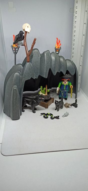 Décor paysage scène avec grotte et sorcière playmobil