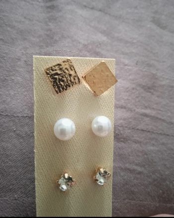 Paire de boucles d'oreilles fantaisie dorées