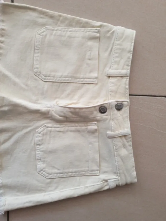 Short jaune pale - photo numéro 2