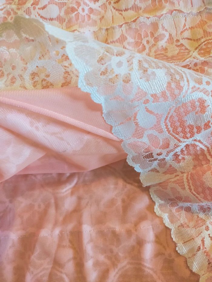 Robe de cérémonie rose à de telles blanches - photo numéro 2