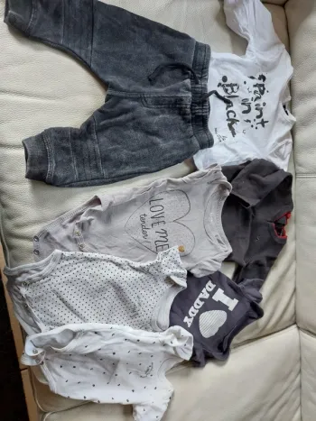 Lot de 7 articles vêtements bébé 3 mois