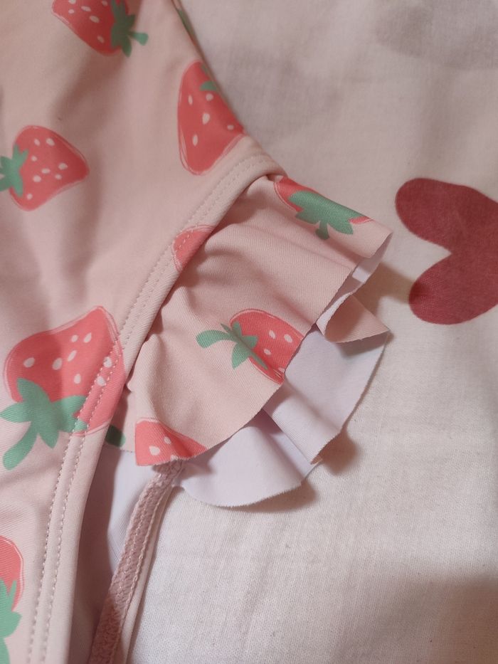 Maillot de bain une pièce - Thème fraise - 24 mois - Très bon état - La halle - photo numéro 4