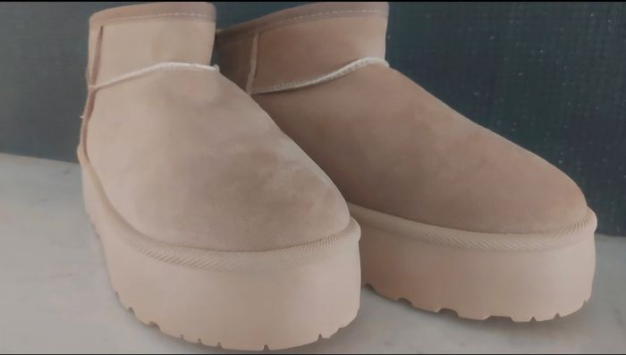 Boots plateforme style Ugg beige ou noire - photo numéro 4