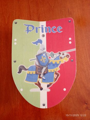 Bouclier de chevalier en bois