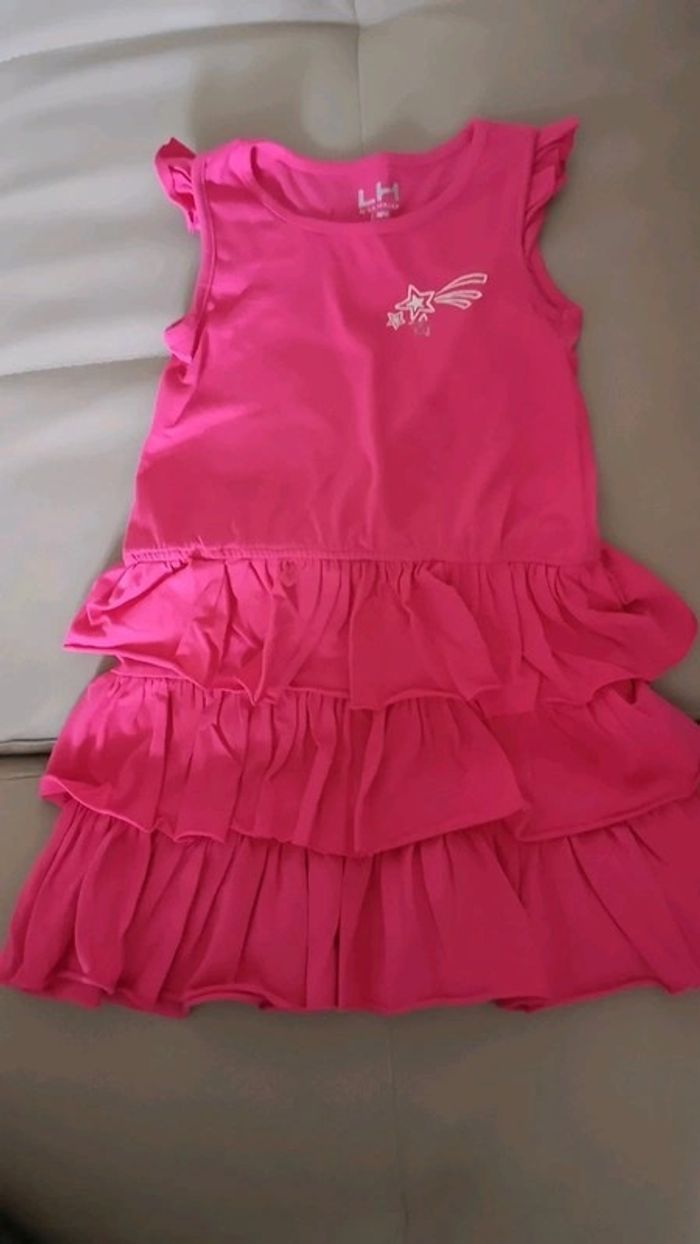 Robe fuschia à volants 6 ans +accessoire