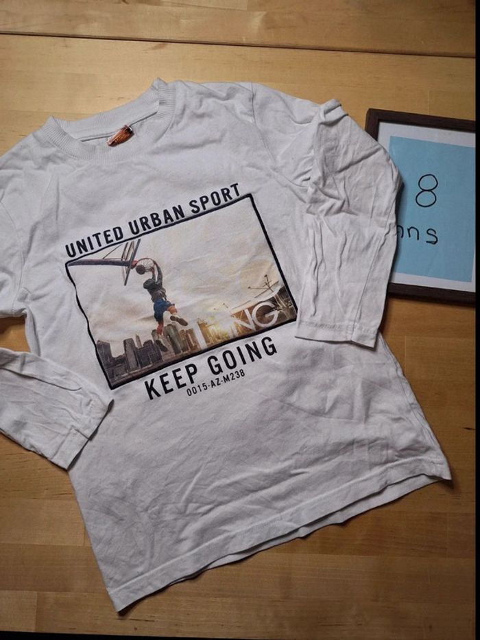 T-shirt manches longues pour garçon taille 8ans marque tape à l'œil très bon état