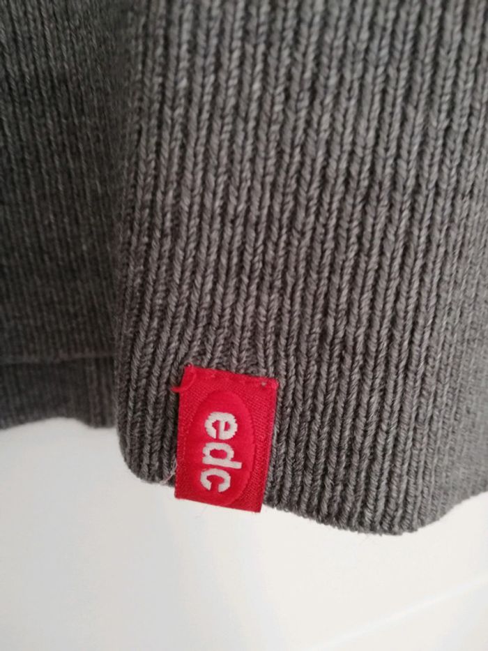 Pull rayé gris et rouge - photo numéro 2