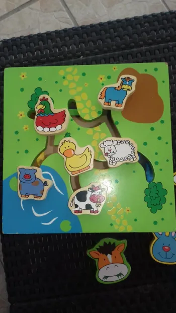 cube d activités. en bois