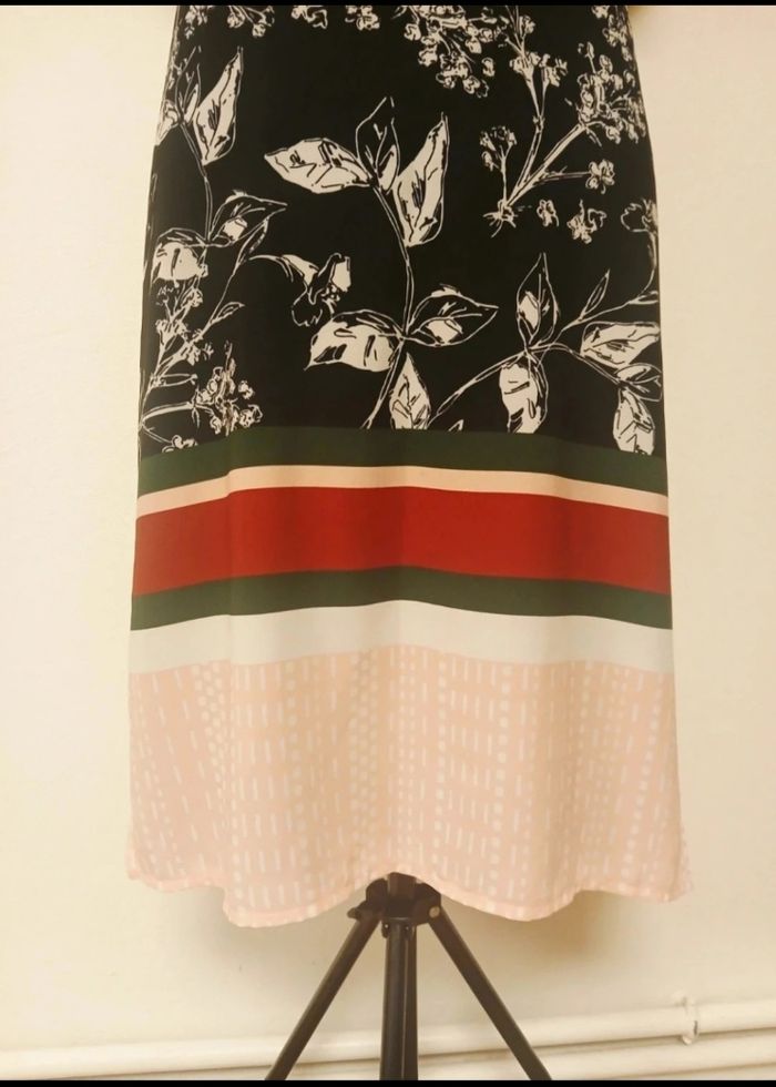 Robe noire à fleurs Mimi Mua - photo numéro 4