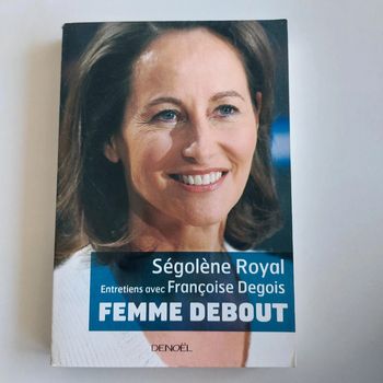 Livre - Femme Debout