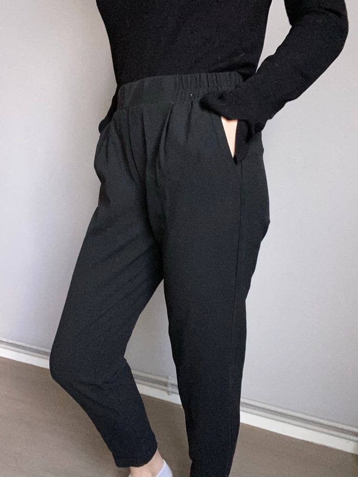 Pantalon noir simple bershka taille s - photo numéro 2