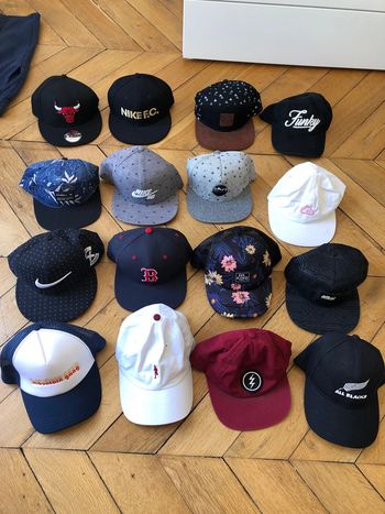 Lot de 16 casquettes sport nike et autres