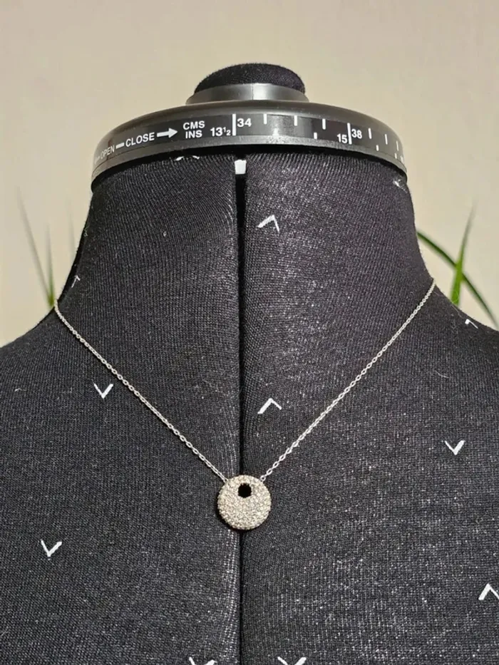 Élégant Collier Swarovski Rond en Métal et Cristal - État Impeccable