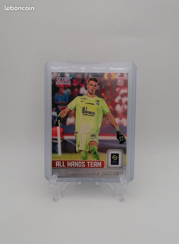 Carte Panini score Ligue 1 2022-23 Rookie Card All Hands Team Jonas Omlin n°6.