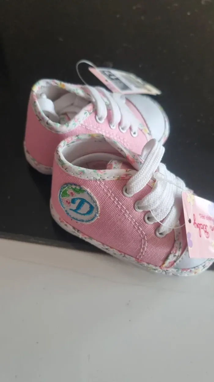 Chaussures bébé fille NEUVE - photo numéro 2