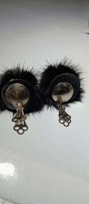 Clips d'oreilles en poils