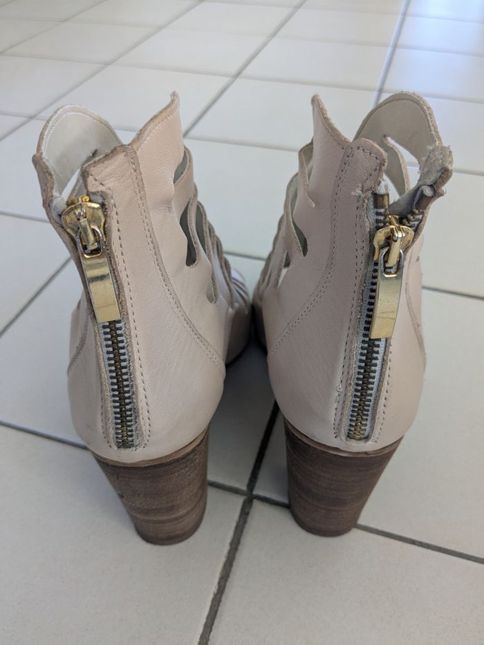 Sandales à talons épais en cuir italien - photo numéro 4