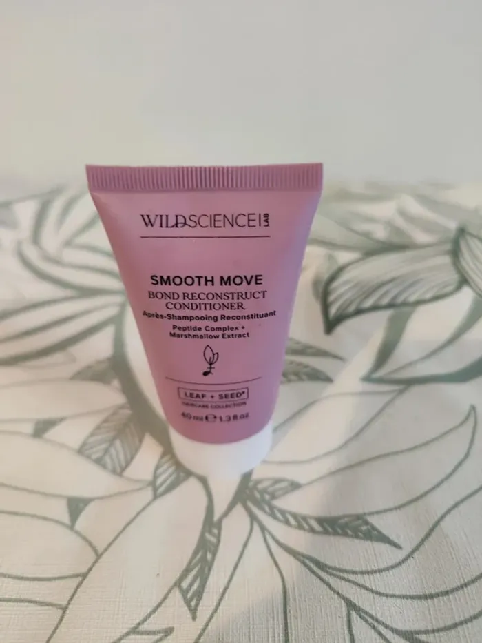 Wild science apres shampooing reconstituant 40ml   à utiliser 12 mois après ouverture