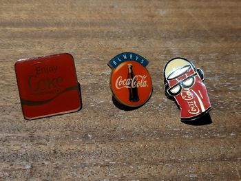 Lot pins vintage coca cola