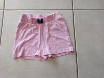 Short fille