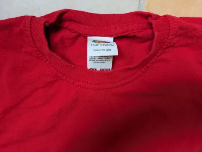T-shirt manche longue rouge 6 ans très bon état - photo numéro 2