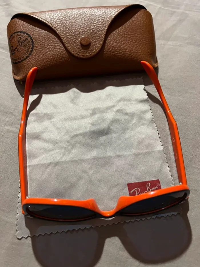Lunettes enfant Ray Ban bleu marine et orange - photo numéro 4