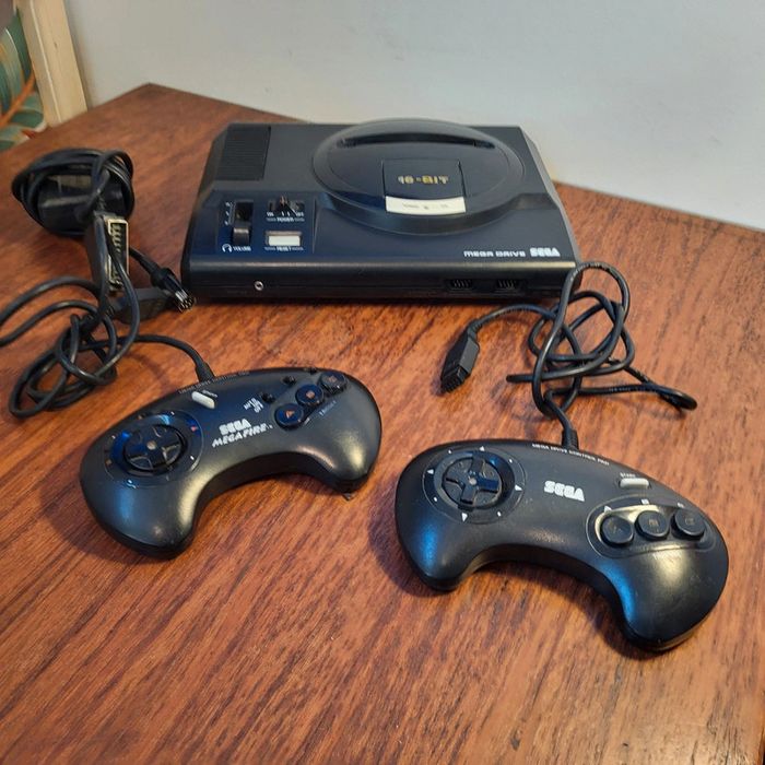 Sega Mega Drive 16 Bit plus 2 manette officielle