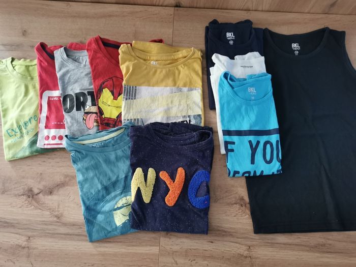 Lot de tee-shirts et shorts