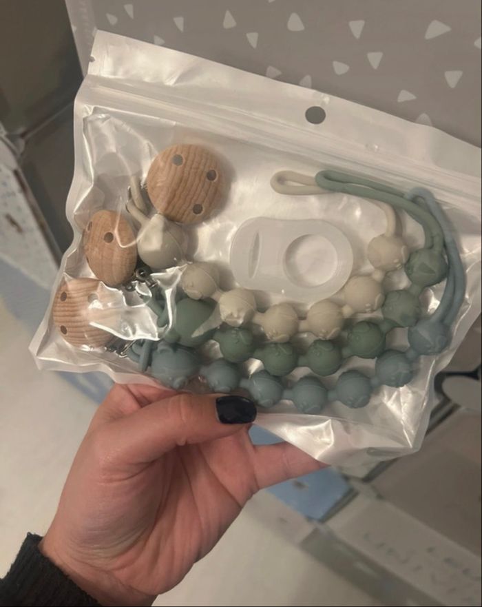 Lot 3 attaches tétines + adaptateurs MAM