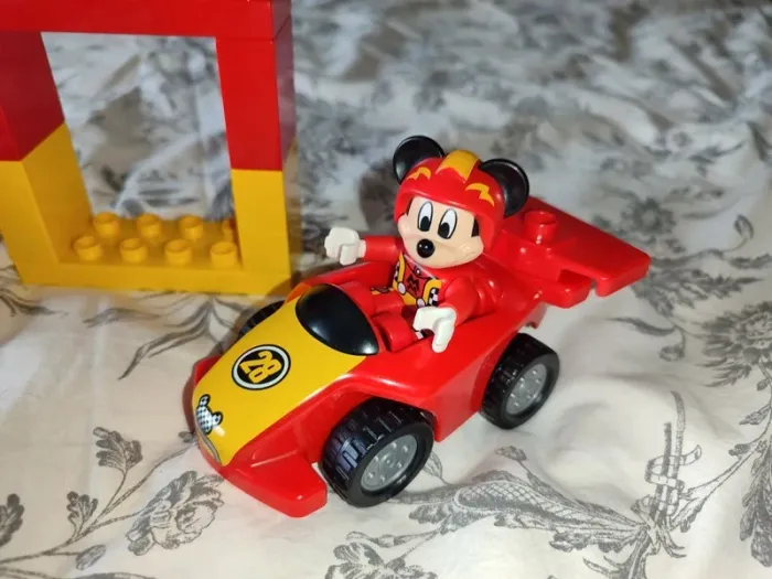 Voiture de course Mickey - photo numéro 3