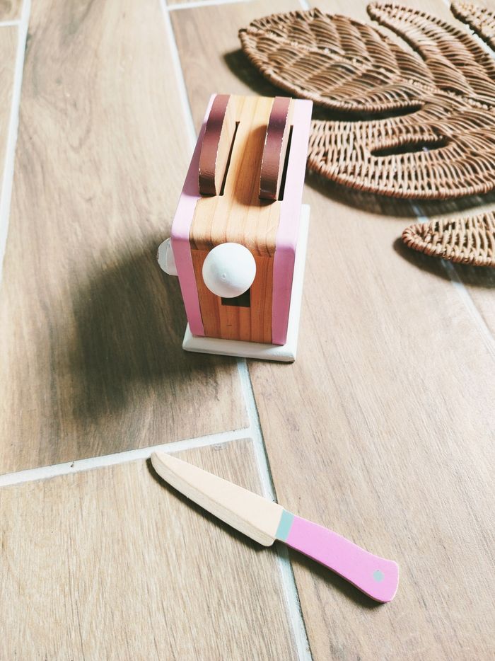 🍞Dinette grille pain rose avec tranches de pains/ toasts en bois - photo numéro 2