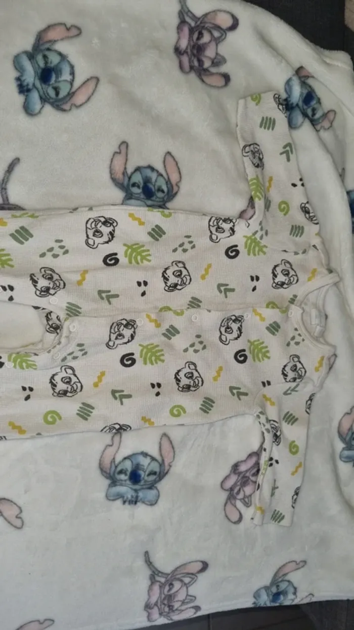 Pyjama mixte Disney 3 mois en bon état - photo numéro 2