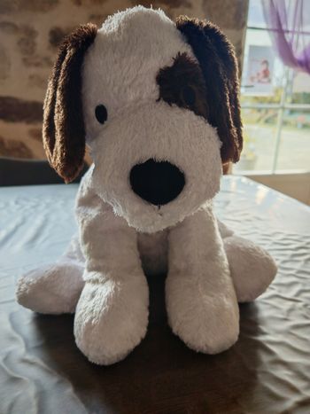 Gros chien en peluche 