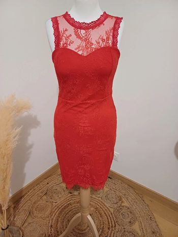 Robe rouge chic en dentelle taille XS 34