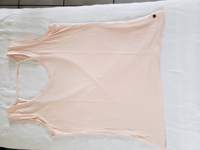 Débardeur rose pâle dos ouvert