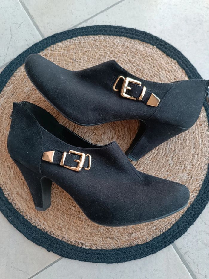 Bottines noires à talons - neuves - pointure 40 - photo numéro 2