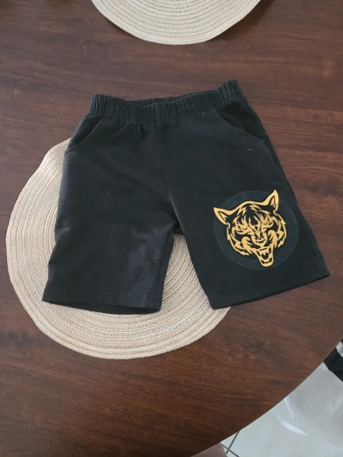 Short noir taille 6 ans