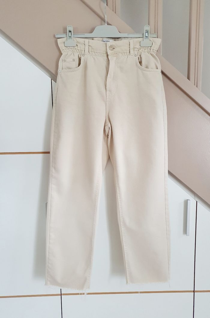 Jean beige cropped Bershka T. S
