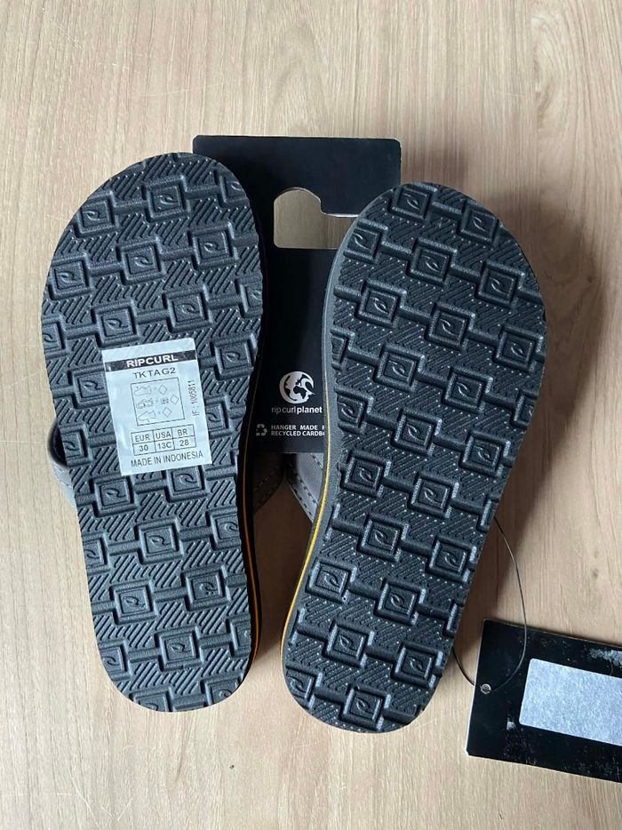 Tong Rip Curl Taille 30
Neuf - photo numéro 2