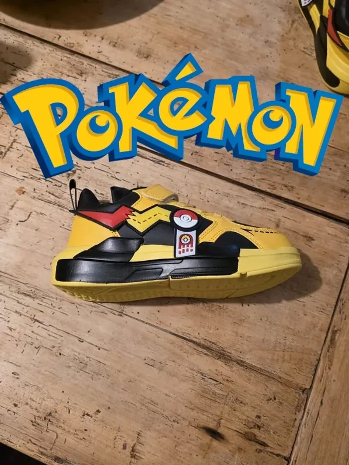 Baskets Pikachu Pokémon - Taille 28 - NEUVES