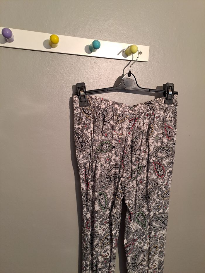 Pantalon femme décoré fleurs - Marque Etam - Taille 36 - État neuf. - photo numéro 9