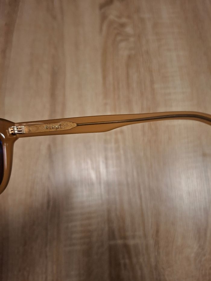 BLANC. : Lunettes de Soleil Tendance Oeil de Chat HZ B0014 – Comme Neuves! - photo numéro 7