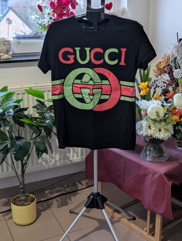 T short Gucci déjà porter mais état excellent