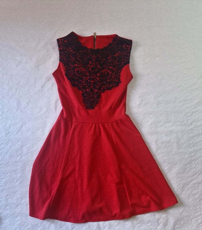 Robe femme mi longue , rouge et noire , robe de soirée , taille S